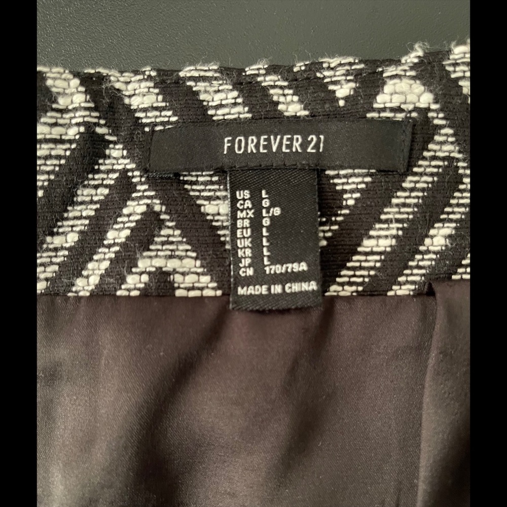 🚨SOLD🚨 Forever 21 Black Mini Skirt Size L - Picture 8 of 9